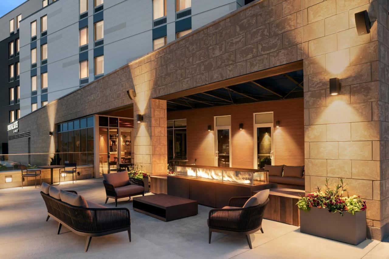Springhill Suites By Marriott Milwaukee West/Wauwatosa Exterior photo