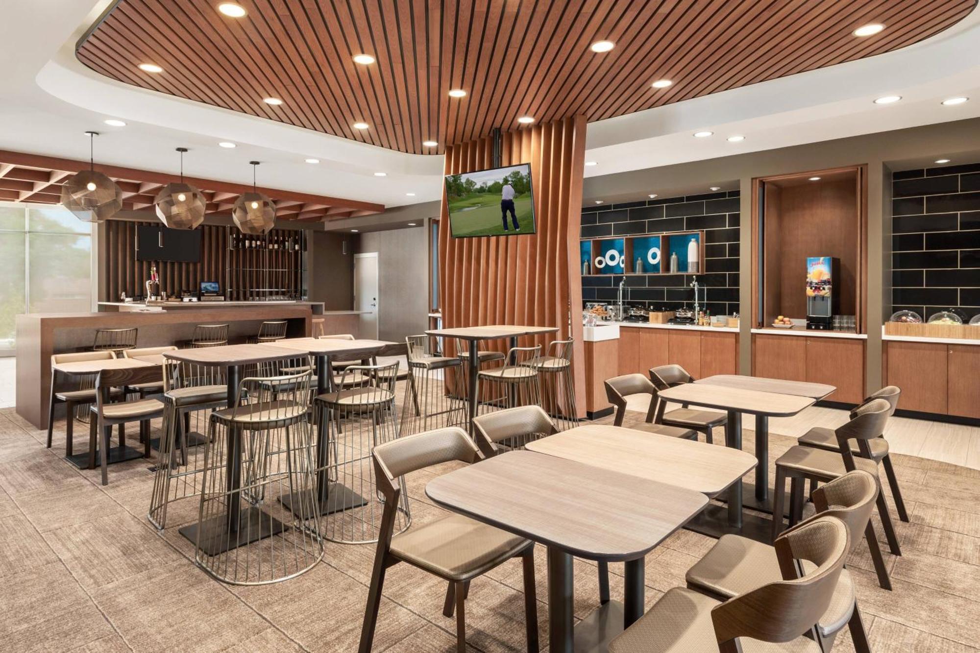 Springhill Suites By Marriott Milwaukee West/Wauwatosa Exterior photo