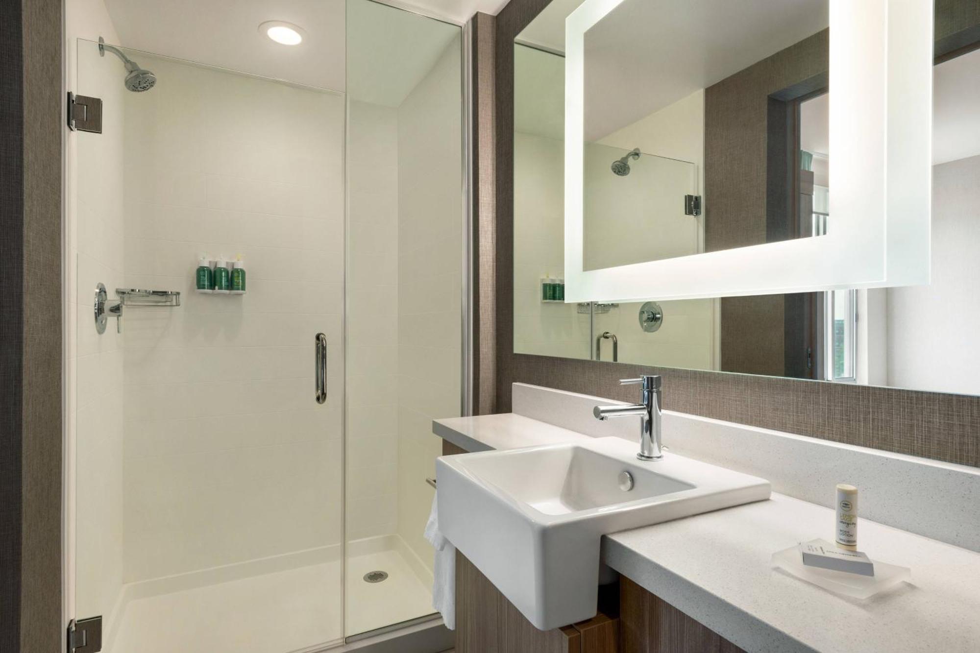 Springhill Suites By Marriott Milwaukee West/Wauwatosa Exterior photo