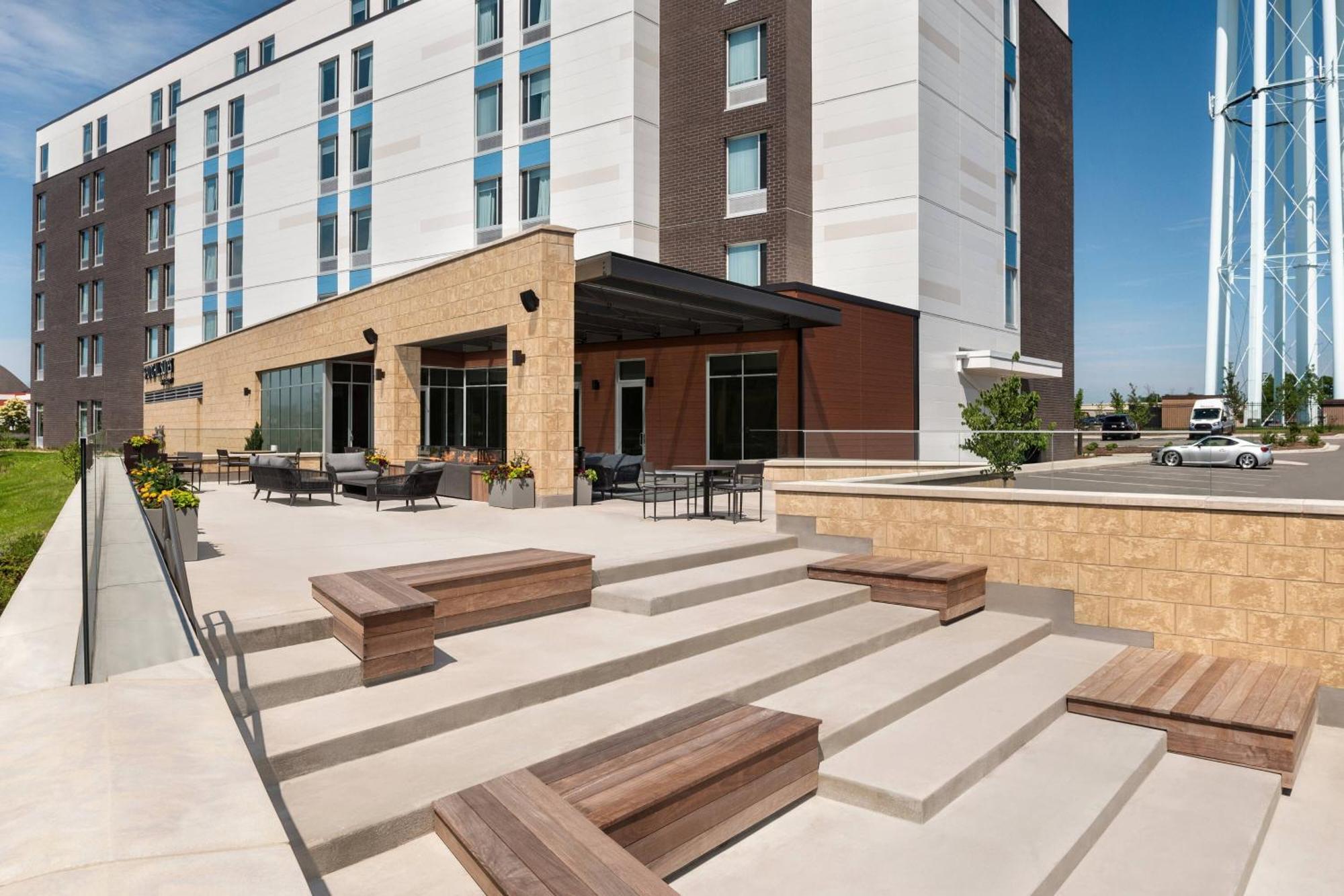 Springhill Suites By Marriott Milwaukee West/Wauwatosa Exterior photo
