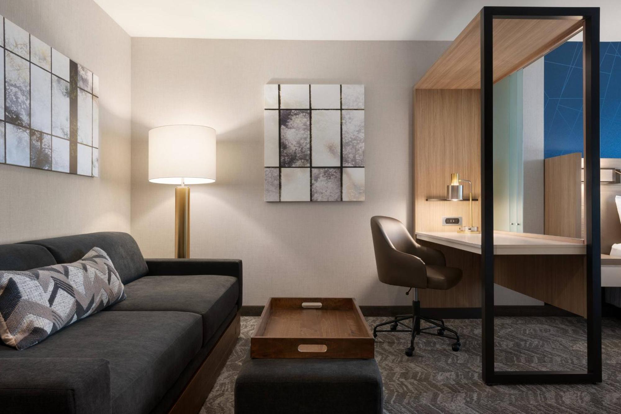 Springhill Suites By Marriott Milwaukee West/Wauwatosa Exterior photo